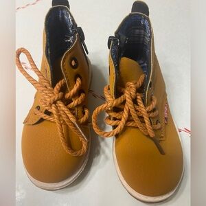 DANGLIA Sport, Toddler Chukka Boots - NWOT